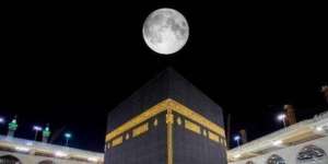 Besok Subuh, Bulan Purnama Tepat di Atas Kabah