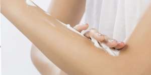6 Waktu yang Tepat untuk Memakai Body Lotion