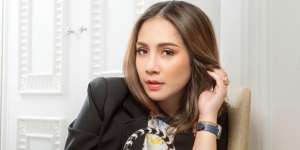Tumben Murah! Sandal Jepit Nagita Slavina Diserbu Netizen