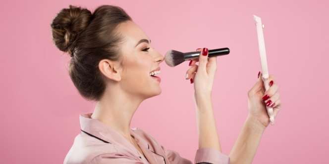 Cara Kecilkan Hidung Cuma dengan Riasan