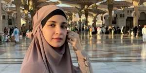 Tampil Modis dengan French Khimar Santun ala Shireen Sungkar
