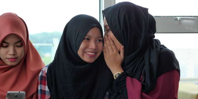 Doa Mendengar Orang Lain Bergunjing