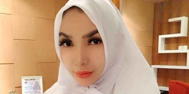 Bikin Pangling, Gaya Roro Fitria yang Kini Berhijab