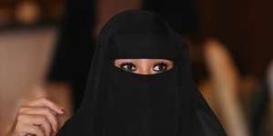 Mengenang Gaya Hijab dan Cadar Soraya Abdullah usai Berhijrah