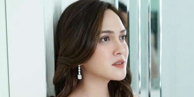 Cuek Pakai Sandal Jepit, Gaya Shandy Aulia Bersepeda Mirip Anak SMP