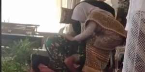 Datang ke Nikahan Mantan, Anggota TNI Nangis & Cium Kaki Ibu Mempelai Wanita