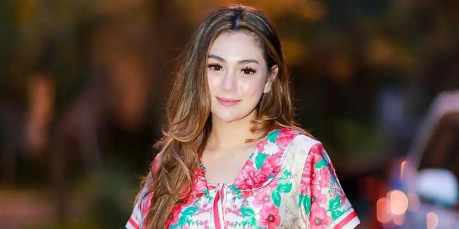 Pamer Foto di Pinggir Kolam, Penampilan Celine Evangelista Dipuji Mirip Barbie