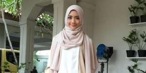 Adem Banget! Potret Ririn Dwi Aryanti Kenakan Hijab