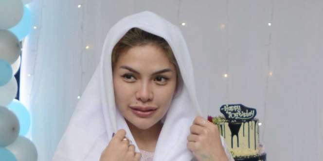 Nikita Mirzani Diam-Diam Kirim Makanan Buat Ustaz Maher di Penjara