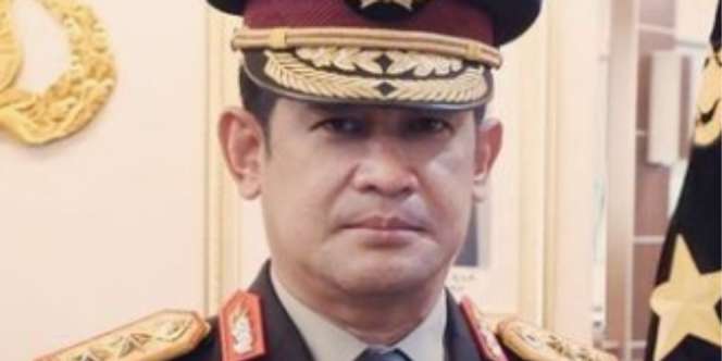 Jendreral Polri Masak Nasi Goreng Sendiri, Istri Cantiknya Bikin Netizen Salfok