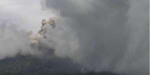 Lava Pijar 10 Kali Meluncur dari Kawah Merapi