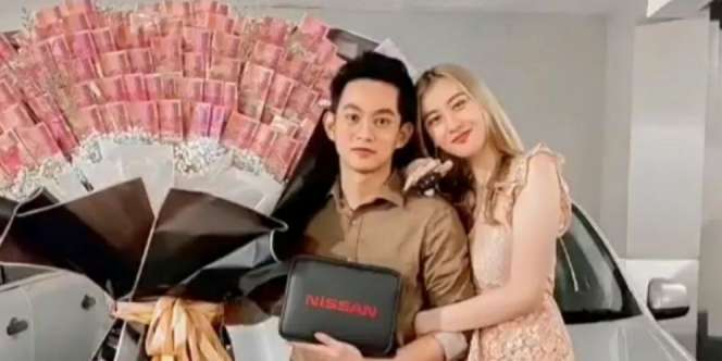 Viral Video Pria Berikan Pasangannya Kado Mewah di Hari Ulang Tahun