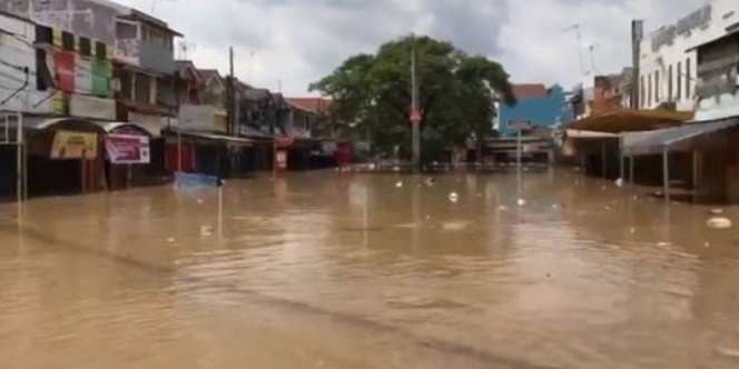 Banjir Kiriman Rendam Kawasan Jatiasih-Cikeas, Jembatan Sampai Tertutup Air