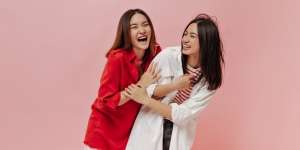Cara Stylish dengan Pakaian yang Membentuk Tubuh