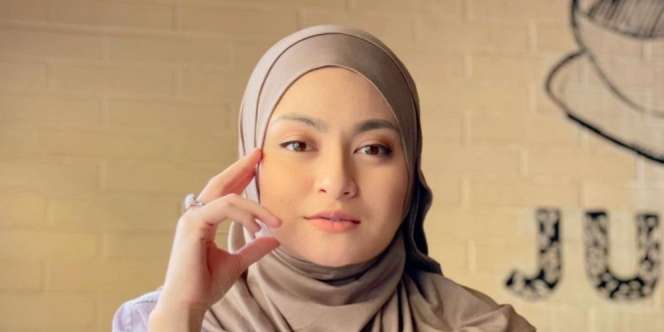 Baru Berhijab, Tengok Gaya Nathalie Holscher Jadi Model Pemotretan