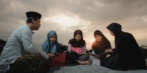 Surat Al Hujurat Ayat 10, Kandungan dan Tafsir Lengkapnya