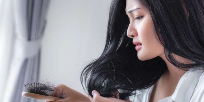 Sama-Sama Rontok, Ini Perbedaan 'Hair Loss' dan 'Hair Fall'