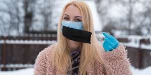 Masker Berlapis Lebih Efektif Lindungi Diri dari Virus Corona