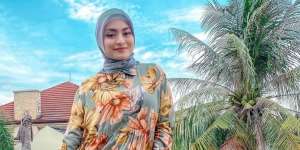 Pakai Hijab Turban, Gaya Modis Nathalie Holscher Pemotretan Bareng Suami