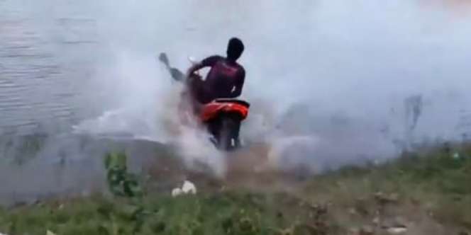 Pamer All New PCX 160, Kelewat `Ngegas` Akhirnya Nyemplung Sawah