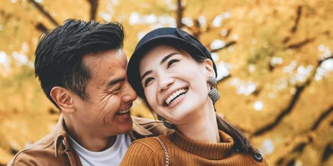 Penantian 4 Tahun! Dion Wiyoko Umumkan Kehamilan Istrinya