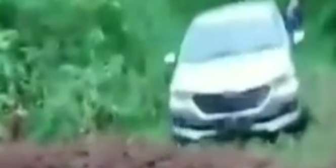 Ngeri! Mobil Avanza Mendadak Berada di Hutan, Sopir Sebut Lihat Jalanan Bagus