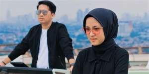7 Potret Kebersamaan Nissa Sabyan dan Sang Keyboardist, Dituding Selingkuhan
