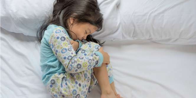 Anak Selalu Menangis Setelah Bangun Tidur? Cari Tahu Sebabnya