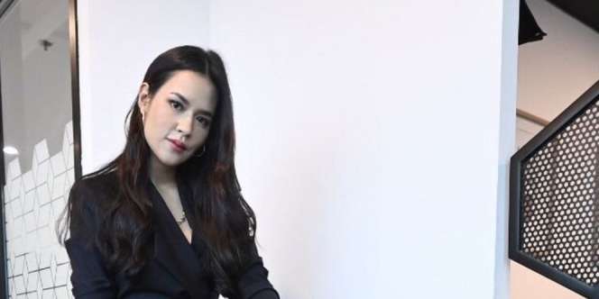 Komentar Kocak Raisa Lihat Video Hamish Daud Pungut Sampah: `Kok Kayak Kenal`