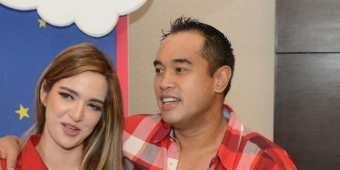 3 Pasangan Artis yang Mengikat Cinta Lewat Perhiasan Darah