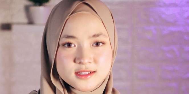 7 Koleksi Sepatu Nissa Sabyan, Harganya di Bawah Rp1 Juta