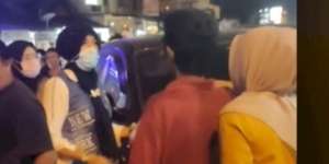 Viral Istri Sah Ribut dengan Pelakor Sampai Bikin Macet!