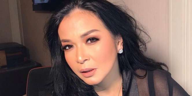 Potret Modis Jennifer Jill Tenteng Tas Mewah