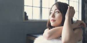 5 Tips Perawatan Rambut Agar Tetap Lembap Saat Musim Hujan
