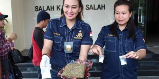 Kapolsek Astanaanyar Kompol Yuni Nyabu, Polri: Karier Tamat!
