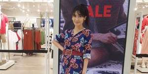 Gaya Nyeleneh OOTD Aktris Kolosal Revi Mariska