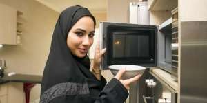 5 Jenis Makanan yang Tidak Disarankan Diolah dengan Microwave
