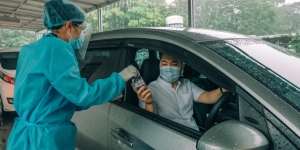 Daftar Layanan Tes Covid-19 Drive Thru yang Gratis Air Mineral