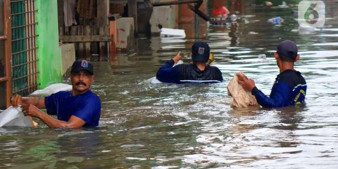 Minggu Pagi, 33 RW Masih Tergenang Banjir