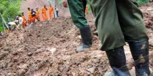 Hujan Deras, 5 Rumah di Kemang Tertimpa Longsor
