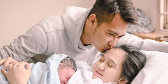 Pesinetron Eza Gionino Dikaruniai Anak Kedua, Lahir di Tanggal Cantik 21022021