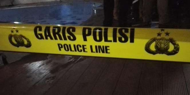 Masih Berseragam Ojol, Pria Diduga Korban Banjir Mengambang di Aliran Ciliwung