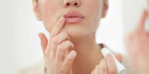 5 Bahan Alami Atasi Warna Bibir Gelap