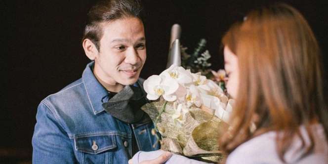 Sewa Bioskop, Ini 10 Momen Romantis Jordi Onsu Nembak Frislly Herlind