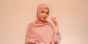 Hapus Foto Lama, Karina Tukang Ojek Pengkolan Kini Berhijab