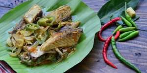 Pedasnya Tongkol Cabe Ijo, Makan Siang Makin Lahap