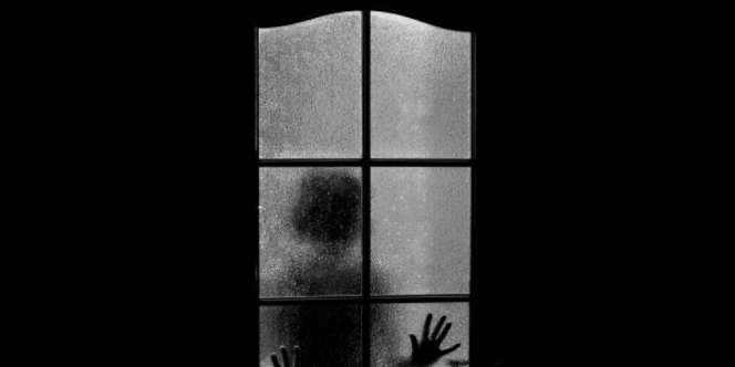 Video Detik-Detik Hantu Bocah Perempuan Minta Tolong dari Cermin Terkutuk