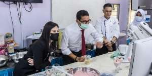 Menparekraf Sandiaga Harapkan Vaksinasi Pelaku Parekraf Sesuai Target