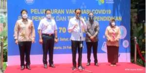 Guru dan Dosen Divaksin, Jokowi Harap Belajar Tatap Muka Mulai Semester II 2021