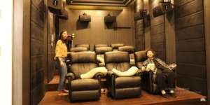 5 Artis yang Punya Bioskop Pribadi di Rumah, Bebas Bayar Tiket!